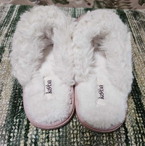 #304 KOOBA- Soft Pink Slippers w White fur trim    Size: L ( 8 - 9 ) - Picture 5 of 5